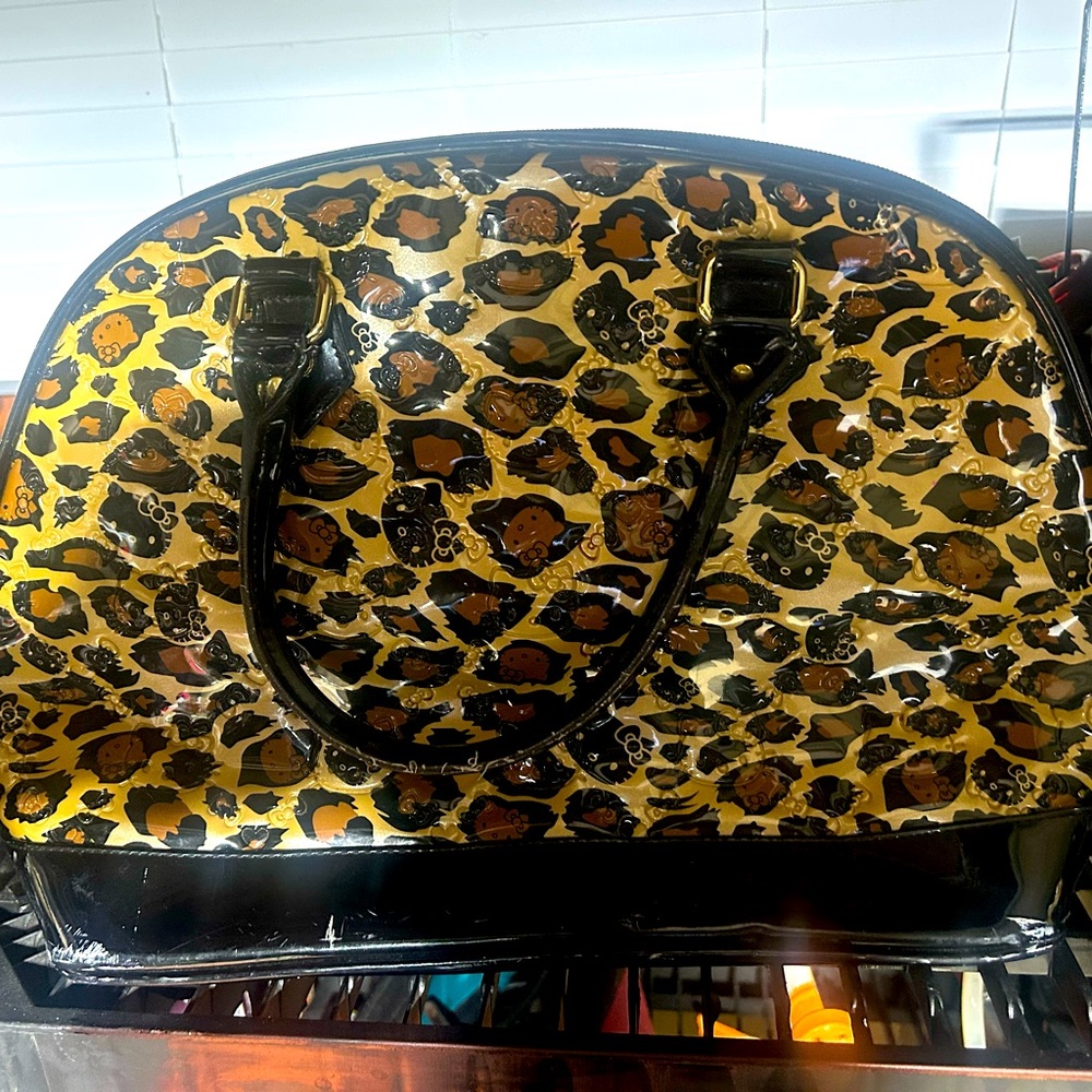 Loungedly loves hello kitty purse and wallet set